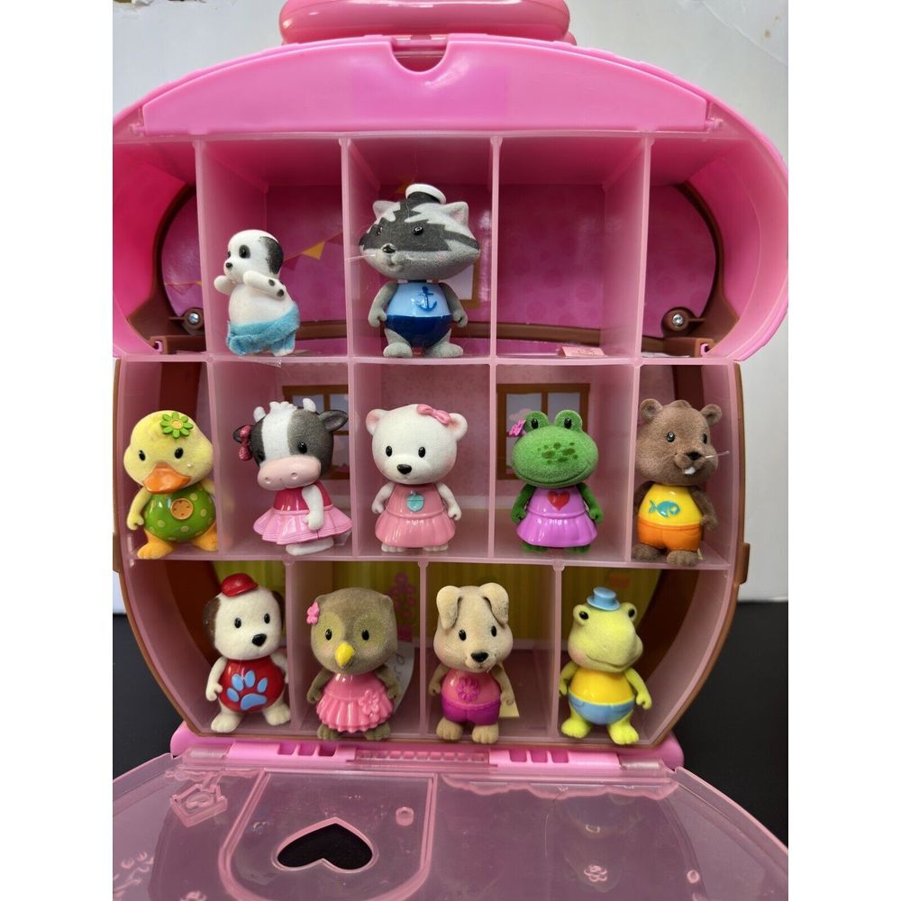 Li'l Woodzeez‎ Bobbleez Carry Case Calico Critters Family